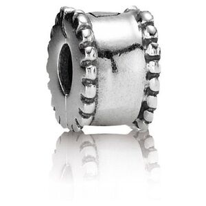 Genuine Retired PANDORA Beveled Clip; 790267